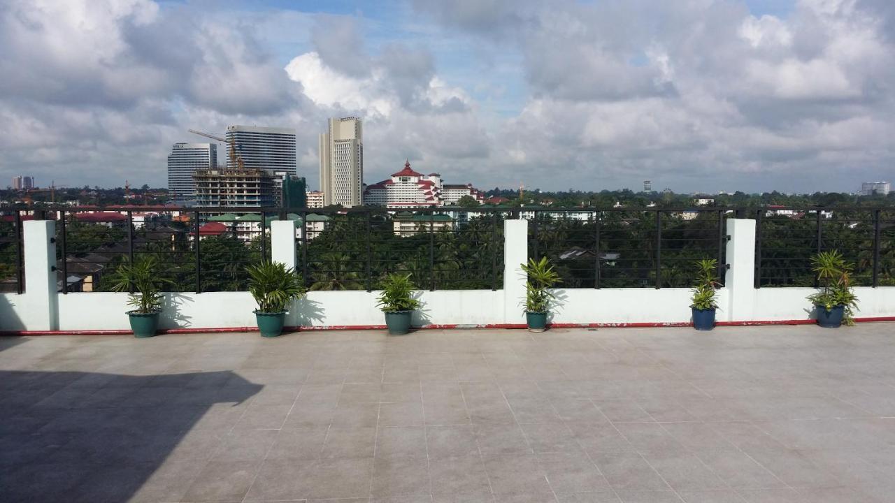 Silver Green Hotel Yangon Exteriör bild